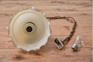 ビンテージ　ノスタルジックな雰囲気のガラスシェード照明(天井照明)