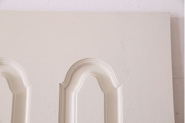ビンテージ 花梨無垢材　珍しいデザインがお洒落なアンティークホワイトのペイント親子ドア(扉、カリン)