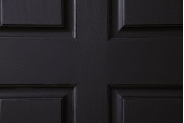 ビンテージ 花梨無垢材　珍しいデザインでシックなブラックペイントの親子ドア(扉、カリン)(1)