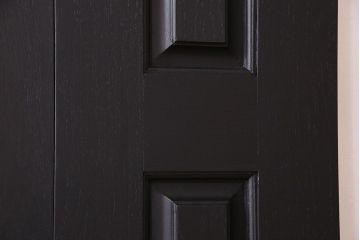 ビンテージ 花梨無垢材　珍しいデザインでシックなブラックペイントの親子ドア(扉、カリン)(1)