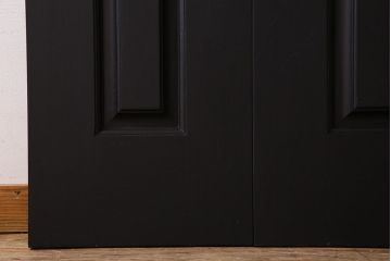 ビンテージ 花梨無垢材　珍しいデザインでシックなブラックペイントの親子ドア(扉、カリン)(1)