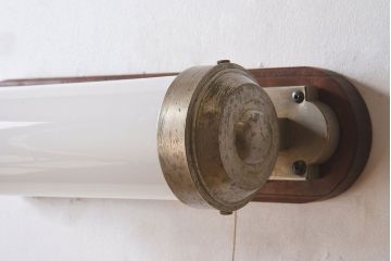 和製アンティーク　レアデザイン　昭和レトロ　シャビーな壁付け照明(シェード)