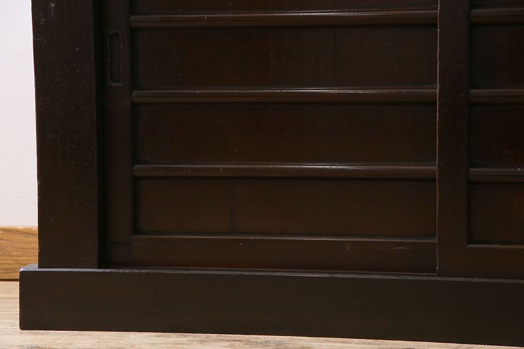 アンティーク家具　古民具・骨董　五尺　横桟戸の古い水屋箪笥サイドボード(リビングボード・テレビボード)