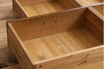 レトロ家具　前面タモ材　すりガラス引き戸のレトロなアンティーク茶箪笥