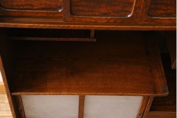 レトロ家具　前面タモ材　すりガラス引き戸のレトロなアンティーク茶箪笥