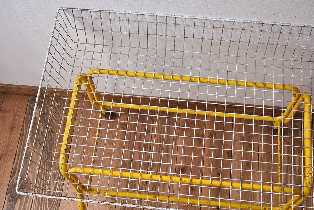 アンティーク雑貨　ビンテージ　キャスター付き!昭和レトロなアイアンワゴン(1)