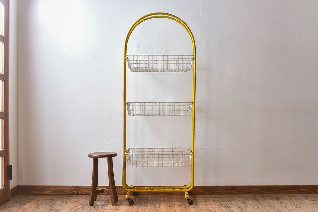 ヴィンテージ家具　ビンテージ　キャスター付き!昭和レトロなアイアンワゴン(2)