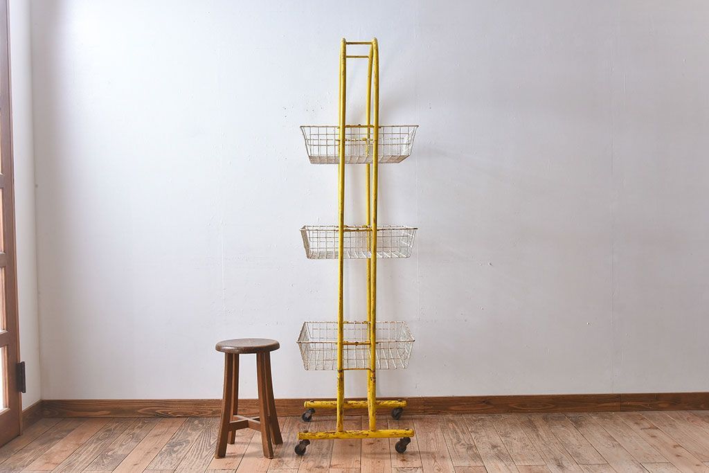 ヴィンテージ家具　ビンテージ　キャスター付き!昭和レトロなアイアンワゴン(2)