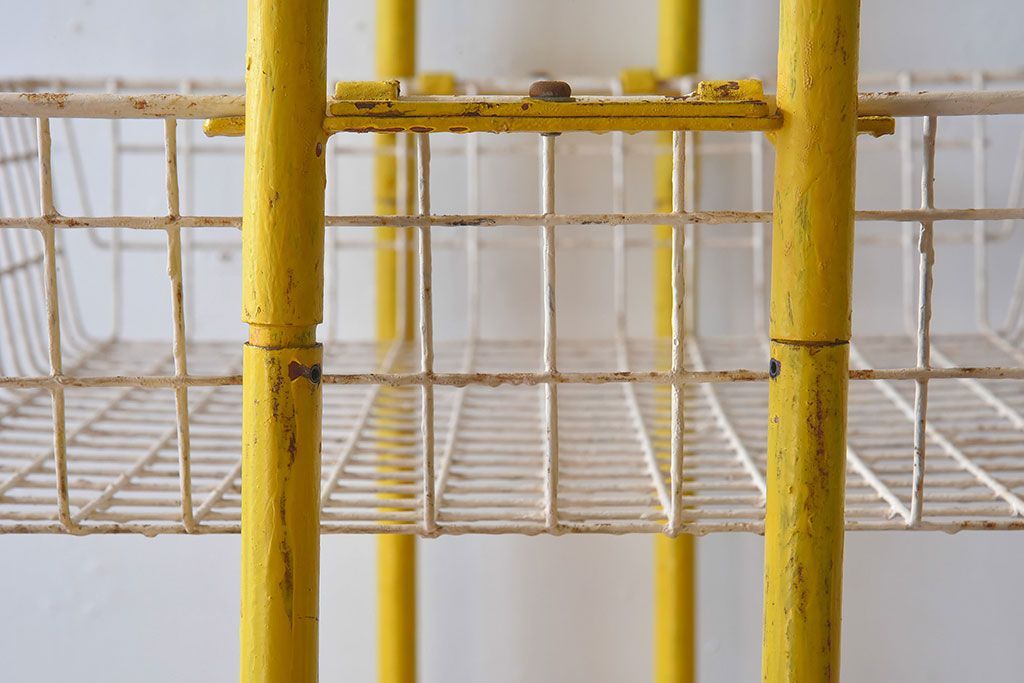 ヴィンテージ家具　ビンテージ　キャスター付き!昭和レトロなアイアンワゴン(2)