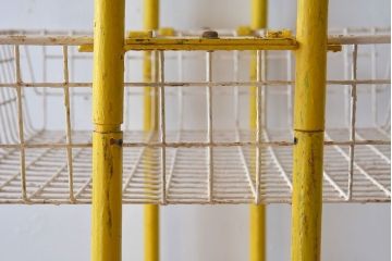 ヴィンテージ家具　ビンテージ　キャスター付き!昭和レトロなアイアンワゴン(2)