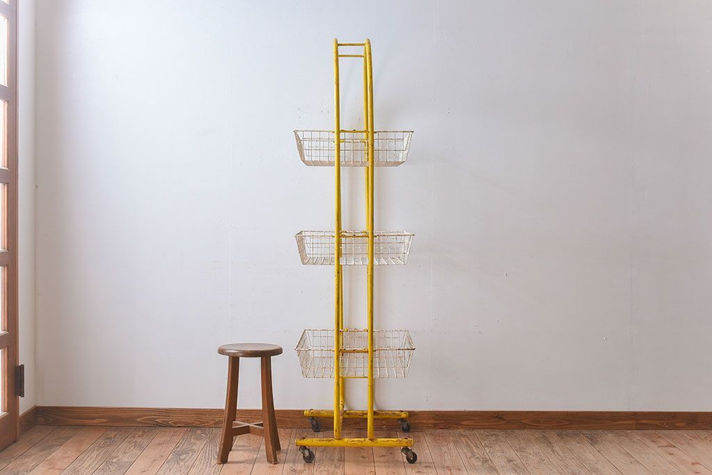 ヴィンテージ家具　ビンテージ　キャスター付き!昭和レトロなアイアンワゴン(2)