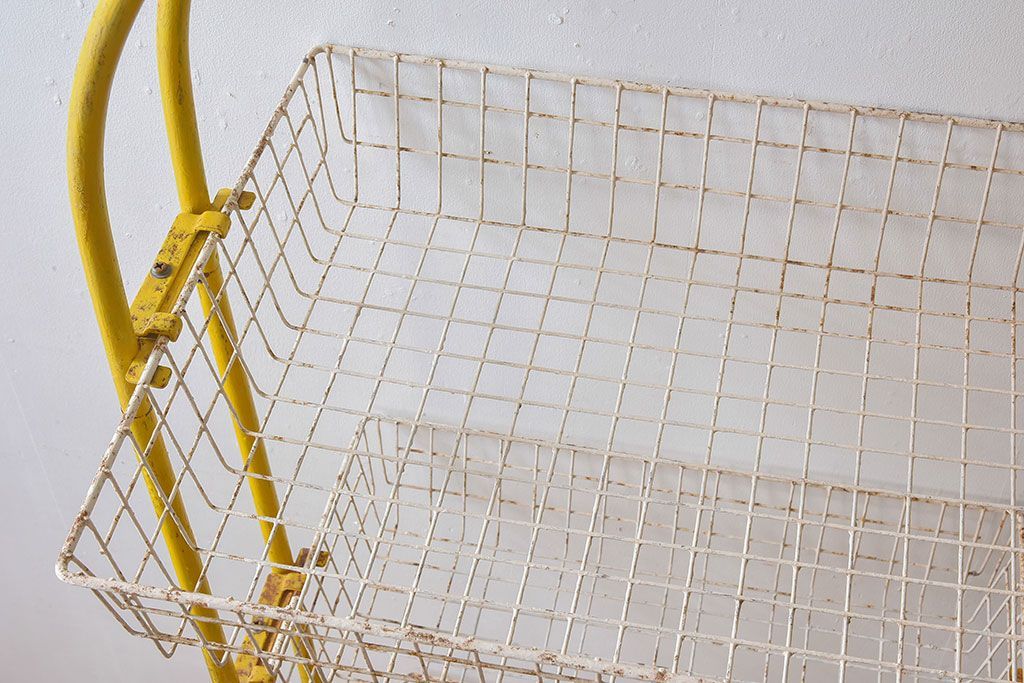 ヴィンテージ家具　ビンテージ　キャスター付き!昭和レトロなアイアンワゴン(2)