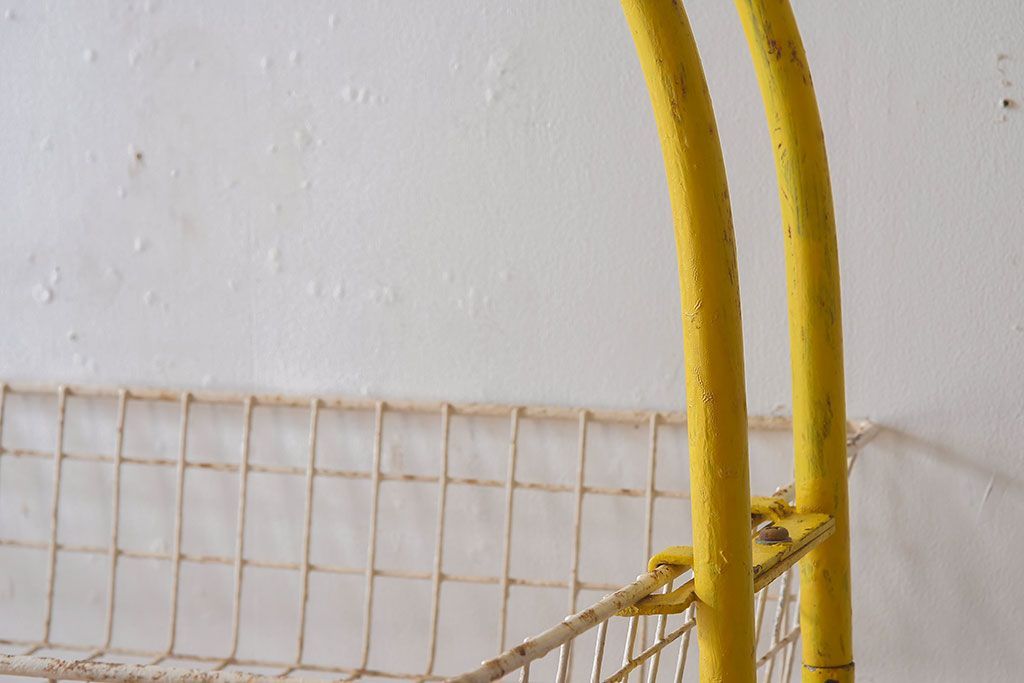 ヴィンテージ家具　ビンテージ　キャスター付き!昭和レトロなアイアンワゴン(2)