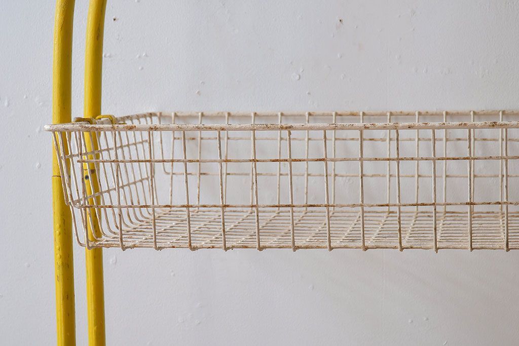 ヴィンテージ家具　ビンテージ　キャスター付き!昭和レトロなアイアンワゴン(2)