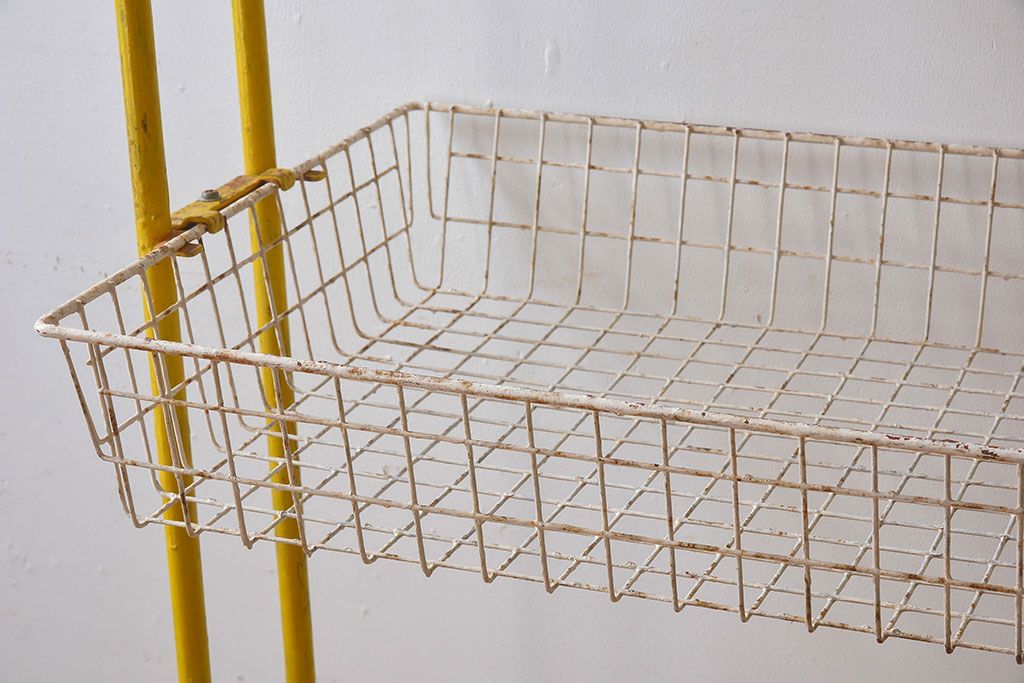 ヴィンテージ家具　ビンテージ　キャスター付き!昭和レトロなアイアンワゴン(2)