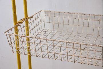 ヴィンテージ家具　ビンテージ　キャスター付き!昭和レトロなアイアンワゴン(2)