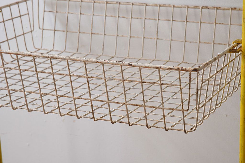 ヴィンテージ家具　ビンテージ　キャスター付き!昭和レトロなアイアンワゴン(2)