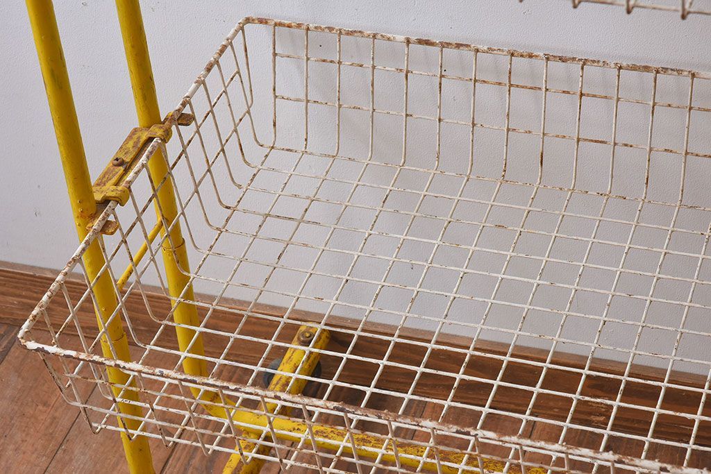 ヴィンテージ家具　ビンテージ　キャスター付き!昭和レトロなアイアンワゴン(2)