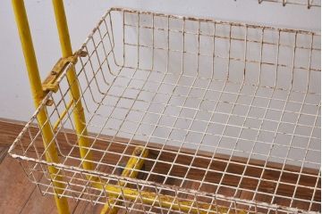 ヴィンテージ家具　ビンテージ　キャスター付き!昭和レトロなアイアンワゴン(2)