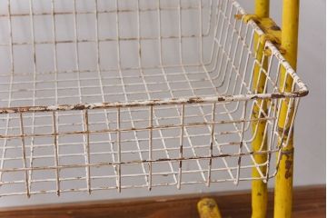 ヴィンテージ家具　ビンテージ　キャスター付き!昭和レトロなアイアンワゴン(2)