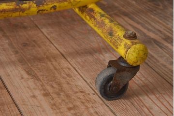 ヴィンテージ家具　ビンテージ　キャスター付き!昭和レトロなアイアンワゴン(2)