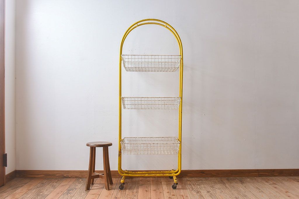 ヴィンテージ家具　ビンテージ　キャスター付き!昭和レトロなアイアンワゴン(2)