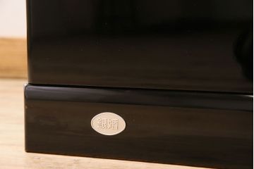 中古　尾形光琳　燕子花図(左隻)　上品な衣装箪笥(ワードローブ)(1)