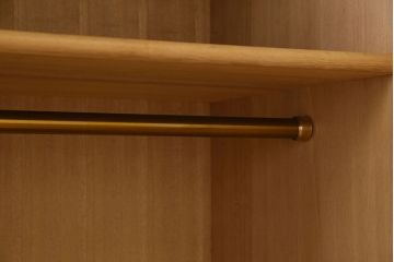中古　尾形光琳　燕子花図(左隻)　上品な衣装箪笥(ワードローブ)(1)