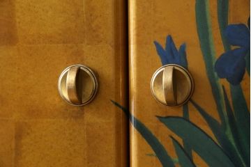 中古　尾形光琳　燕子花図(左隻)　上品な衣装箪笥(ワードローブ)(3)