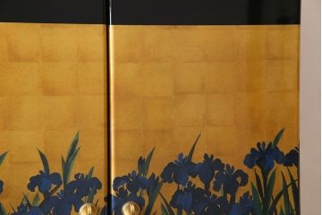 中古　尾形光琳　燕子花図(右隻)　上品な衣装箪笥(ワードローブ)