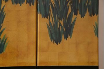 中古　尾形光琳　燕子花図(右隻)　上品な衣装箪笥(ワードローブ)
