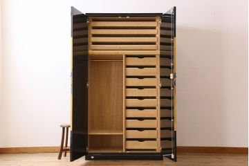 中古　尾形光琳　燕子花図(右隻)　上品な衣装箪笥(ワードローブ)
