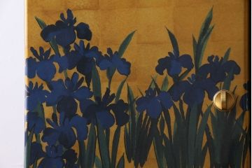 中古　尾形光琳　燕子花図(右隻)　上品な衣装箪笥(ワードローブ)