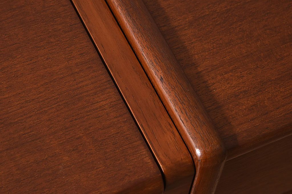 北欧家具　ビンテージ　チーク材　ドレッシングチェスト(ドレッサー)