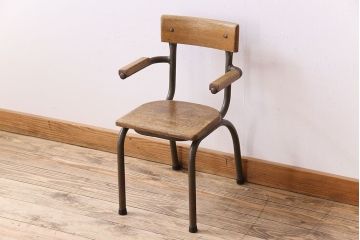 ヴィンテージ家具　イギリス　鉄脚スクールチェア(チャイルドチェア、キッズチェア、アームチェア、ダイニングチェア、板座チェア、ベビーチェア、こども椅子、子どもイス、ビンテージ、英国)(1)