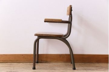 ヴィンテージ家具　イギリス　鉄脚スクールチェア(チャイルドチェア、キッズチェア、アームチェア、ダイニングチェア、板座チェア、ベビーチェア、こども椅子、子どもイス、ビンテージ、英国)(1)