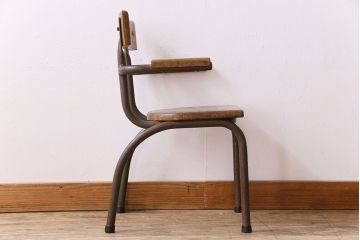 ヴィンテージ家具　イギリス　鉄脚スクールチェア(チャイルドチェア、キッズチェア、アームチェア、ダイニングチェア、板座チェア、ベビーチェア、こども椅子、子どもイス、ビンテージ、英国)(1)