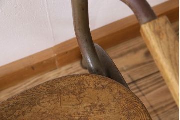 ヴィンテージ家具　イギリス　鉄脚スクールチェア(チャイルドチェア、キッズチェア、アームチェア、ダイニングチェア、板座チェア、ベビーチェア、こども椅子、子どもイス、ビンテージ、英国)(1)