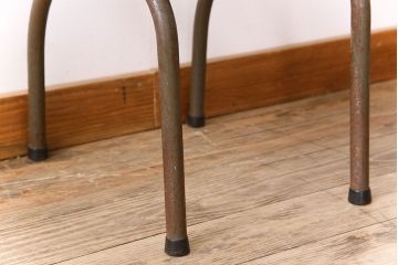 ヴィンテージ家具　イギリス　鉄脚スクールチェア(チャイルドチェア、キッズチェア、アームチェア、ダイニングチェア、板座チェア、ベビーチェア、こども椅子、子どもイス、ビンテージ、英国)(1)