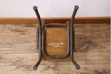 ヴィンテージ家具　イギリス　鉄脚スクールチェア(チャイルドチェア、キッズチェア、アームチェア、ダイニングチェア、板座チェア、ベビーチェア、こども椅子、子どもイス、ビンテージ、英国)(1)