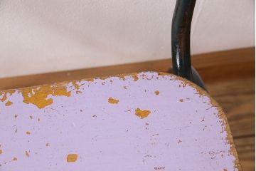 ヴィンテージ家具　イギリスビンテージ　ピンクペイント　鉄脚スクールチェア(チャイルドチェア、キッズチェア、ダイニングチェア、板座チェア、ベビーチェア、こども椅子、子どもイス、ビンテージ、英国)(3)(R-024500)