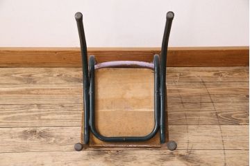 ヴィンテージ家具　イギリスビンテージ　ピンクペイント　鉄脚スクールチェア(チャイルドチェア、キッズチェア、ダイニングチェア、板座チェア、ベビーチェア、こども椅子、子どもイス、ビンテージ、英国)(3)(R-024500)