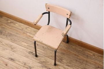 ヴィンテージ家具　イギリスビンテージ　ピンクペイント　鉄脚スクールチェア(チャイルドチェア、キッズチェア、アームチェア、ダイニングチェア、板座チェア、ベビーチェア、こども椅子、子どもイス、ビンテージ、英国)
