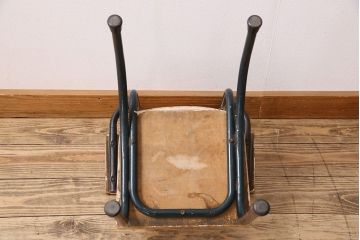ヴィンテージ家具　イギリスビンテージ　ピンクペイント　鉄脚スクールチェア(チャイルドチェア、キッズチェア、アームチェア、ダイニングチェア、板座チェア、ベビーチェア、こども椅子、子どもイス、ビンテージ、英国)