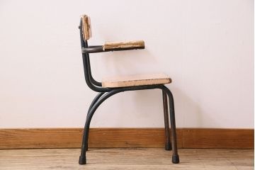 ヴィンテージ家具　イギリスビンテージ　ピンクペイント　鉄脚スクールチェア(チャイルドチェア、キッズチェア、アームチェア、ダイニングチェア、板座チェア、ベビーチェア、こども椅子、子どもイス、ビンテージ、英国)