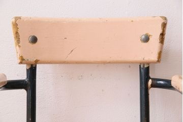 ヴィンテージ家具　イギリスビンテージ　ピンクペイント　鉄脚スクールチェア(チャイルドチェア、キッズチェア、アームチェア、ダイニングチェア、板座チェア、ベビーチェア、こども椅子、子どもイス、ビンテージ、英国)