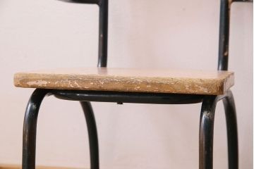ヴィンテージ家具　イギリスビンテージ　ピンクペイント　鉄脚スクールチェア(チャイルドチェア、キッズチェア、アームチェア、ダイニングチェア、板座チェア、ベビーチェア、こども椅子、子どもイス、ビンテージ、英国)