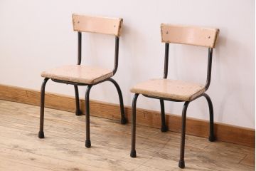 ヴィンテージ家具　イギリス　鉄脚スクールチェア2脚セット(チャイルドチェア、キッズチェア、ダイニングチェア、板座チェア、ベビーチェア、こども椅子、子どもイス、ビンテージ、英国、バラ売り可能)(R-024505)