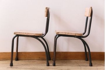 ヴィンテージ家具　イギリス　鉄脚スクールチェア2脚セット(チャイルドチェア、キッズチェア、ダイニングチェア、板座チェア、ベビーチェア、こども椅子、子どもイス、ビンテージ、英国、バラ売り可能)(R-024505)