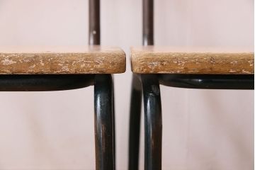 ヴィンテージ家具　イギリス　鉄脚スクールチェア2脚セット(チャイルドチェア、キッズチェア、ダイニングチェア、板座チェア、ベビーチェア、こども椅子、子どもイス、ビンテージ、英国、バラ売り可能)(R-024505)
